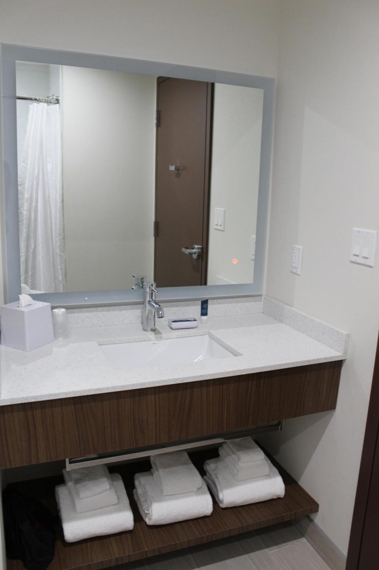 Four Points By Sheraton Edmonton West Zewnętrze zdjęcie